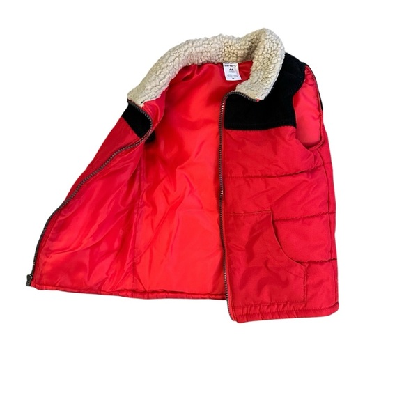 Carter’s red puffer vest with black and cream Sherpa lined collar 4T - Picture 8 of 10